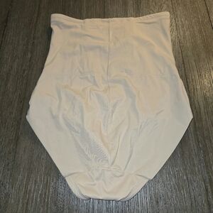 Naomi & Nicole Sz. Medium Nude Shapewear